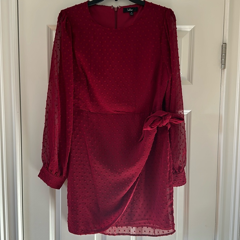 Lulu’s burgundy red dress